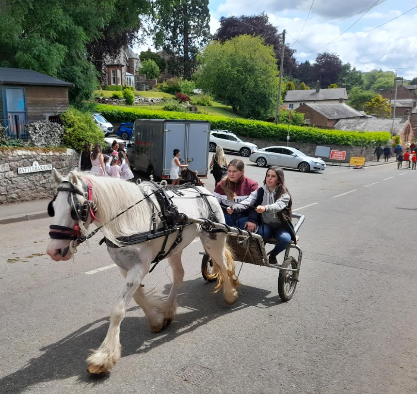 Gypsy Vanner horse pulling trap, Flashing Lane, Appleby Horse Fair